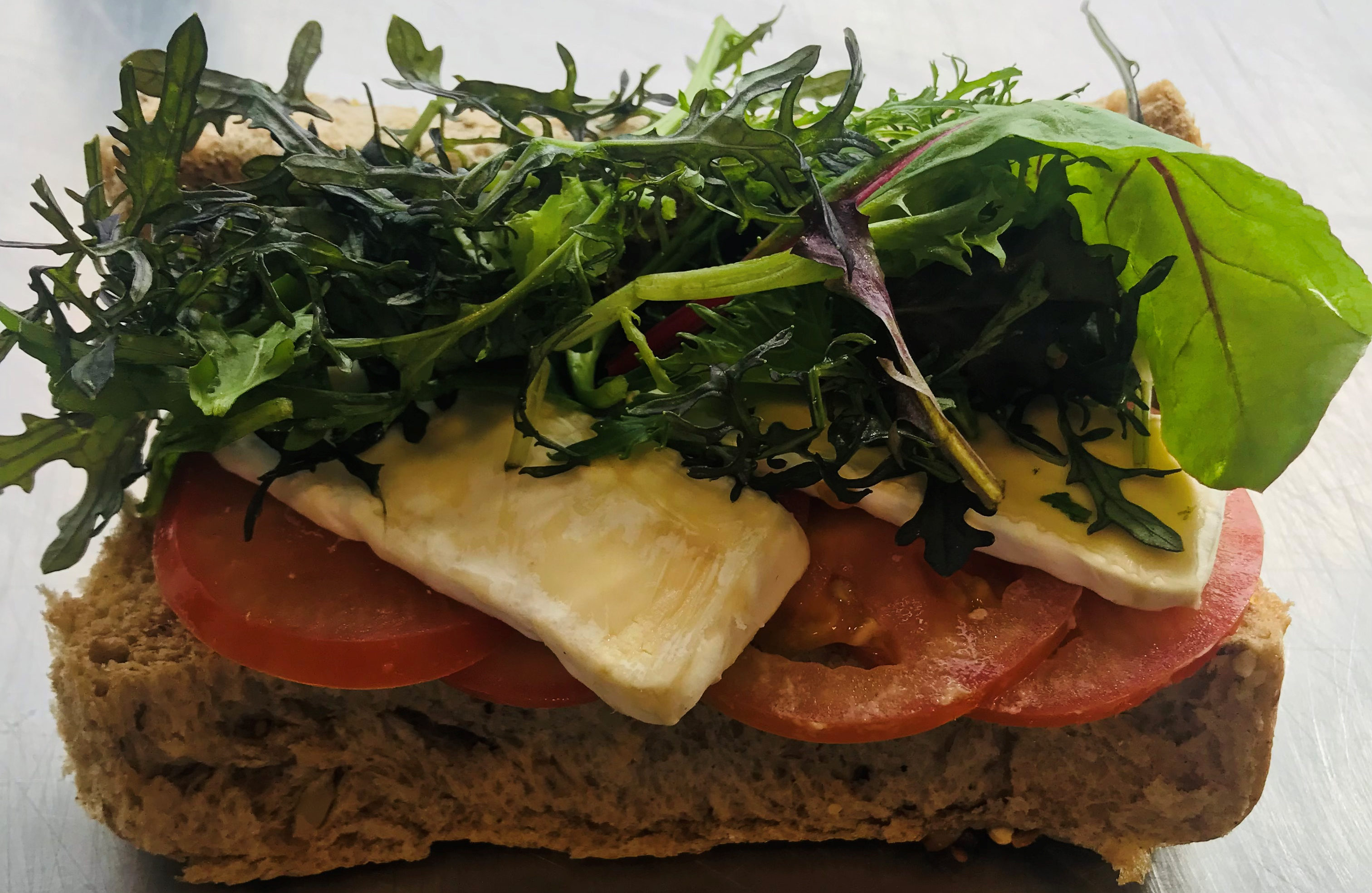 Baguett med brie og ruccula