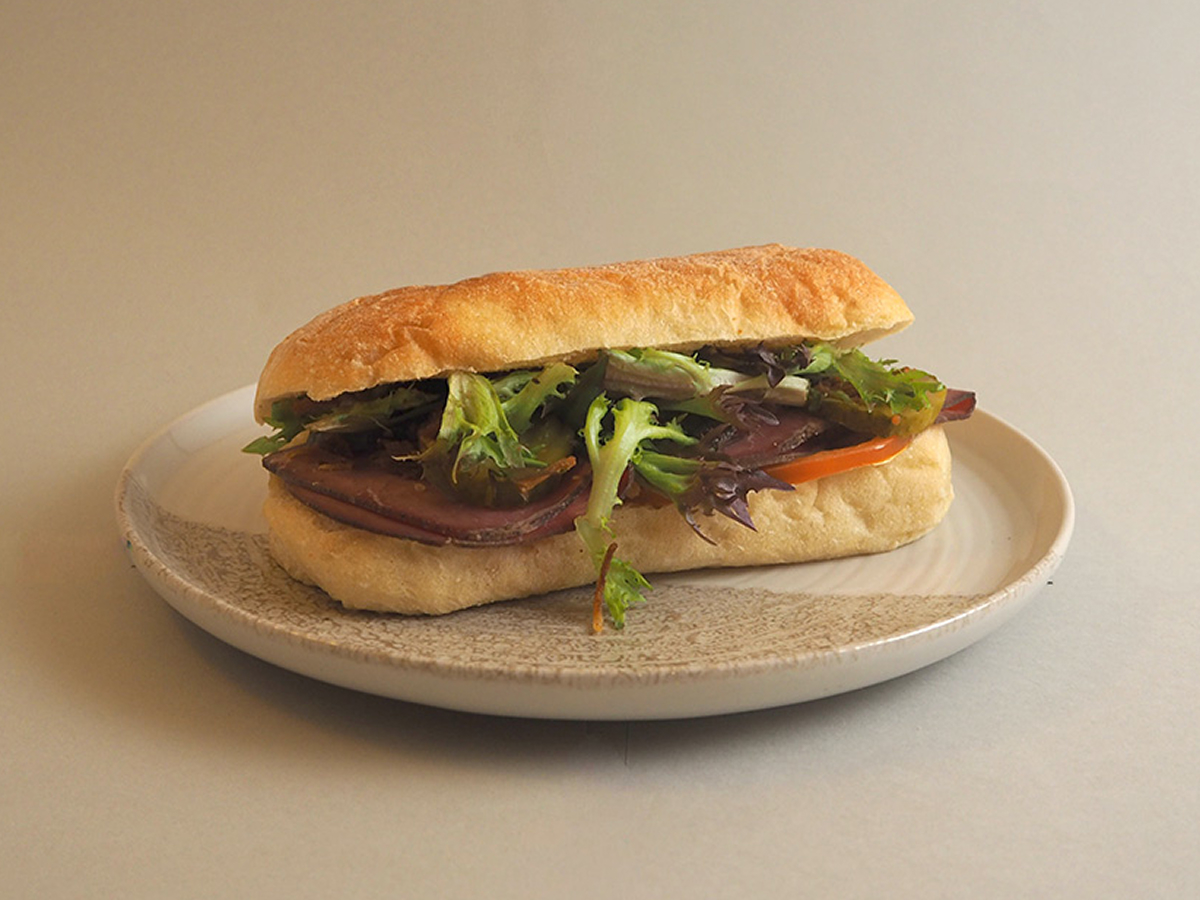 Ciabatta med roastbeef og remulade