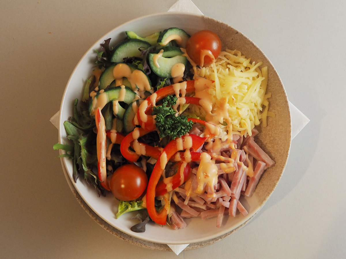 Hverdagssalat med ost skinke